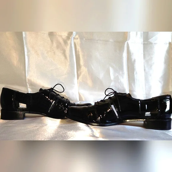STUART WEITZMAN BLK PATENT LEATHER LOAFERS WITH SIDE CUTOUT SIZE 7 - Picture 10 of 12